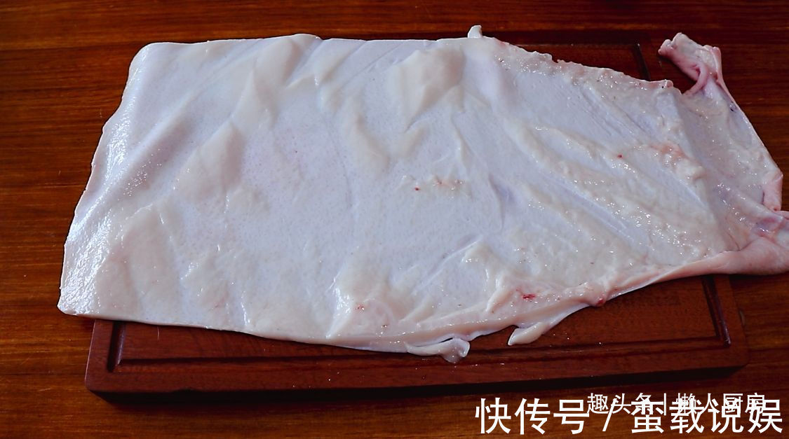 收入|掌握好这些技巧，炸出来的猪皮蓬松，有人凭借着炸猪皮年收入百万