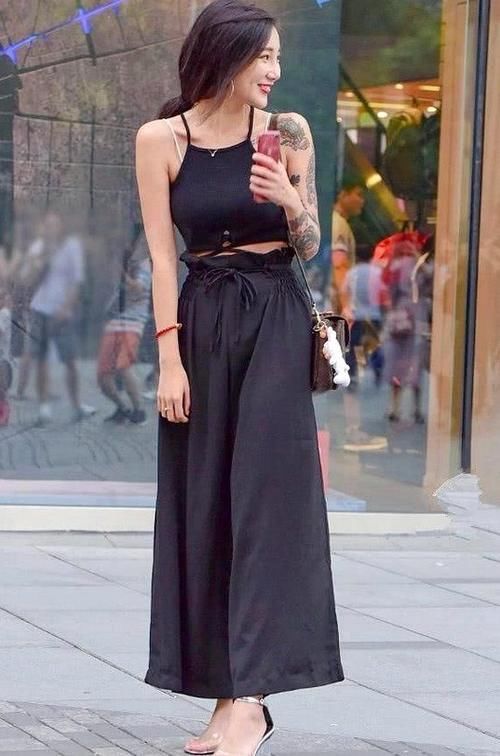 美女模特：搭配一双绑带高跟，气质瞬间变得优雅！