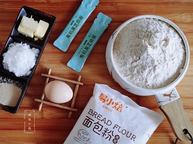 黑芝麻|想吃面包自己烤，低油低糖一次发酵，出炉面包蓬松柔软比买的健康