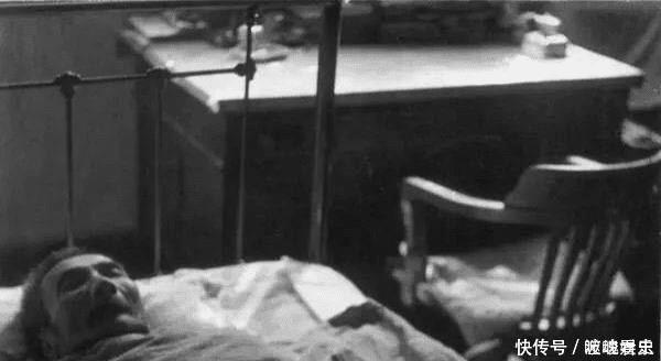 鲁迅葬礼老照片国母主持葬礼,16位大佬来抬棺,送行队伍几十里