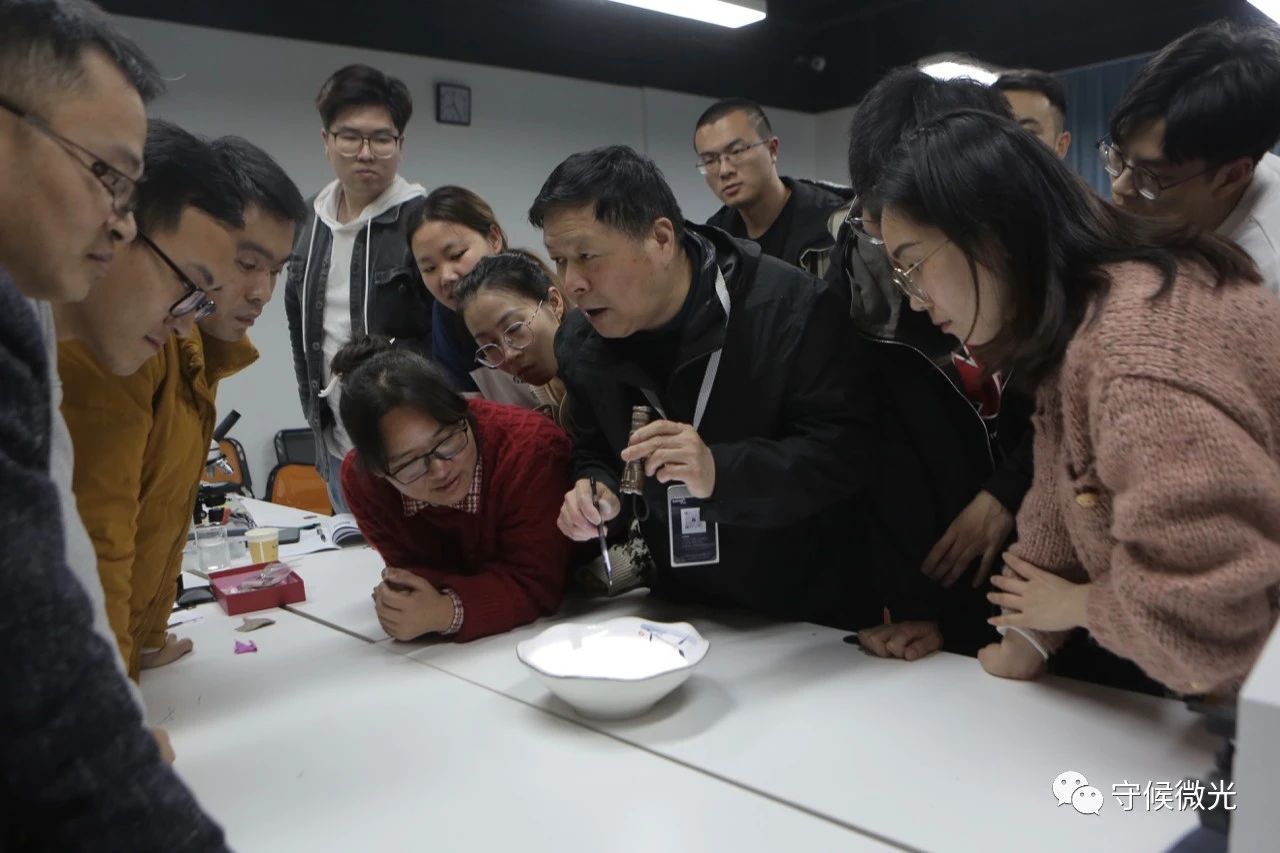 时尚背后的年轻人