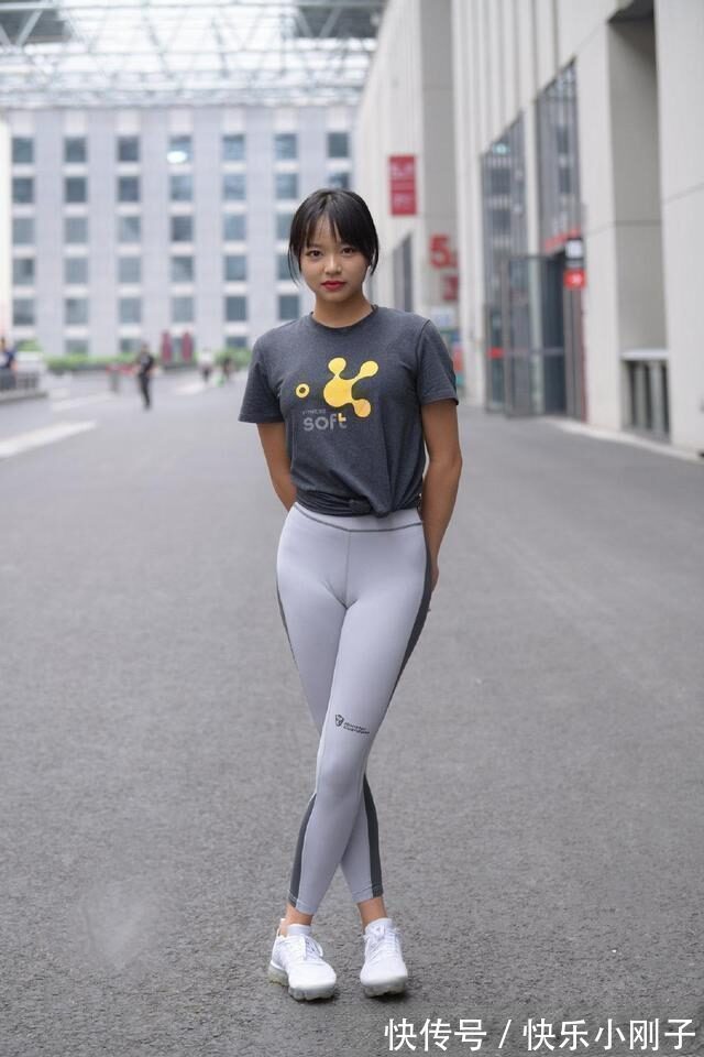 领口 文艺清新的鲨鱼裤穿搭更加吸睛夺目,舒适大方又显气质,清爽舒适