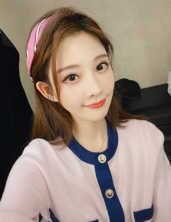 网红歌手和职业歌手的区别？周深的回答让我想起刘宇宁和冯提莫