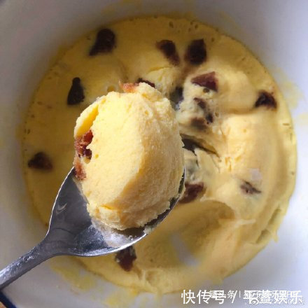 明星疫期居家全变厨师,何炅这菜我学不会,华晨宇这菜我吃不饱