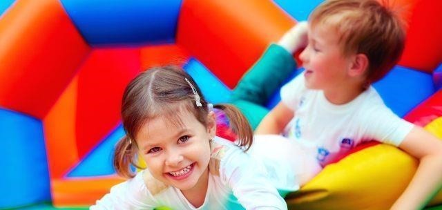 宝妈|幼儿园大多推行“无性别厕所”,三个理由很充分,却难以说服父母