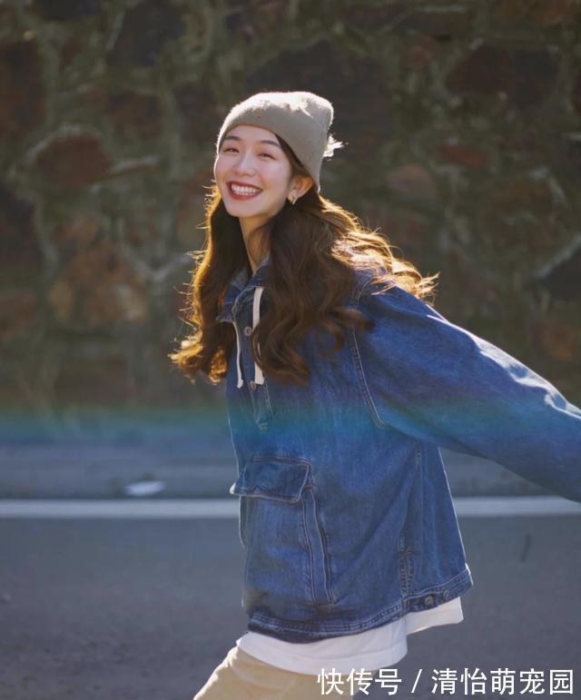 运动裤 卫衣下不兴“运动裤”了,今春流行“新穿法”,显年轻还巨时髦