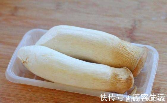 买杏鲍菇时,选大的还是小的好菜农记住这5点,保证不会买错