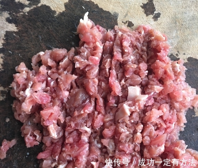 牛肉末炒黑木耳，简单下饭菜，鲜香味美