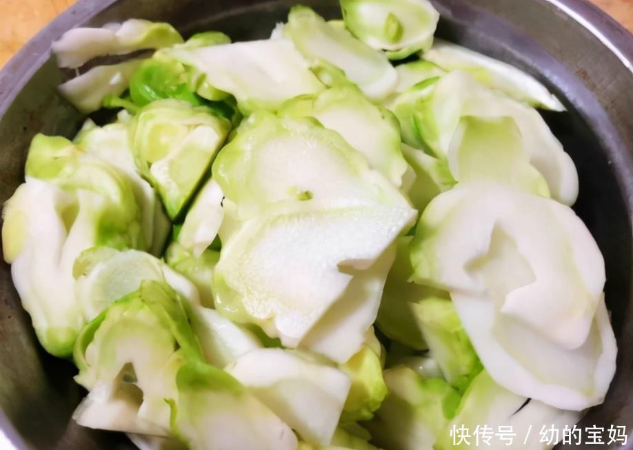 入在锅中|冬天里才有的美味,人人吃得起,我遇到必买,炒腊味吃太香了