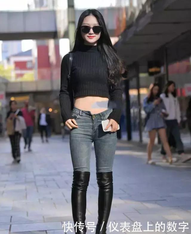 满满|黑色露腰针织衫,个性迷人,自信感满满