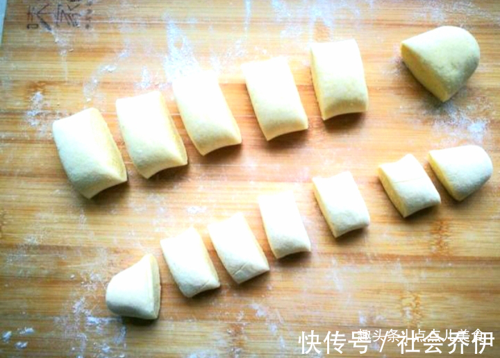 小碗|玉米面搭配各种时蔬,做出既有颜值营养又均衡玉米小碗,口感超棒