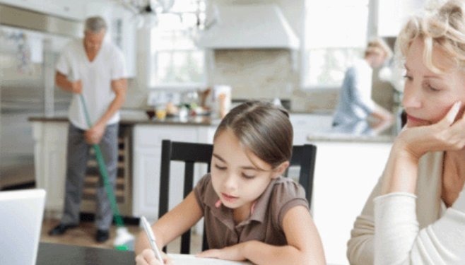 写作业|“老师,睡了没?”凌晨时爸爸问候,让家长群瞬间活跃了起来