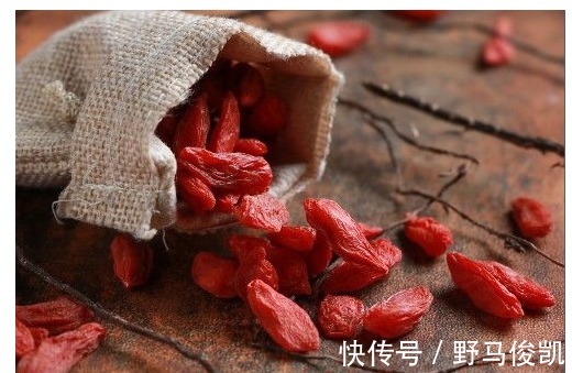 银耳|肝不好的人,红枣与“它”一起泡,坚持每天喝一杯,肝会越养越好