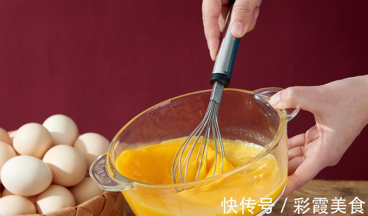 蛋羹|蒸鸡蛋羹，别直接加水就蒸，牢记3个技巧，蛋羹更嫩滑更平整