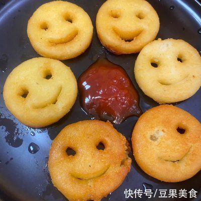 诱惑|一上桌就被哄抢，这道快乐的笑脸薯饼的诱惑我跪服