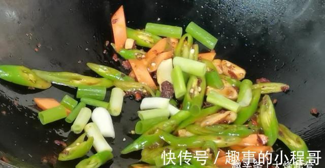 大葱|一个茄子加一个土豆,也可以做出美味下饭菜,食材不够,方法来凑