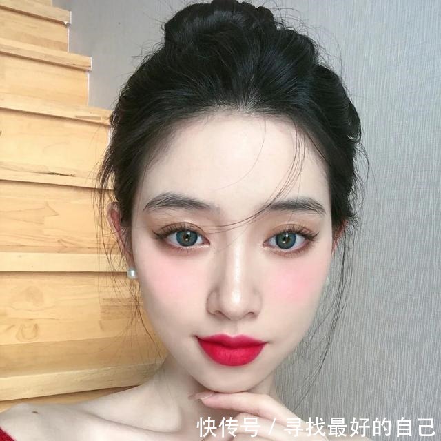 阿玛尼 四款大牌口红测评!阿玛尼水润自然不挑皮,香奈儿唯美又华贵!