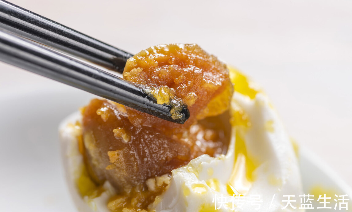 咸鸭蛋|腌咸鸭蛋最简单的方法,不用盐水不用泥,30天腌好,流油起沙