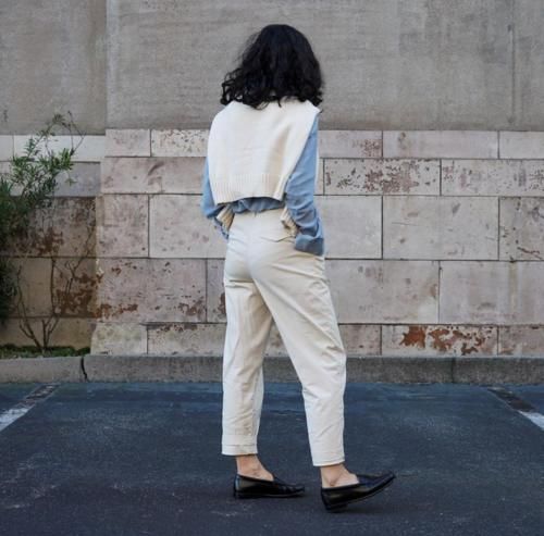 3个毛衣搭衬衫的组合，让基本款穿出不同风格，通勤穿搭可以更有趣好看