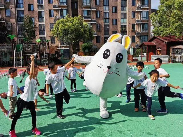 创意|恰同学少年！沪16区幼儿园、中小学创意毕业照来了