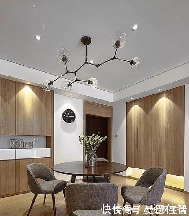 居室|130平三居室,全屋大白墙,原木色柜子,简约极了,客厅最大气