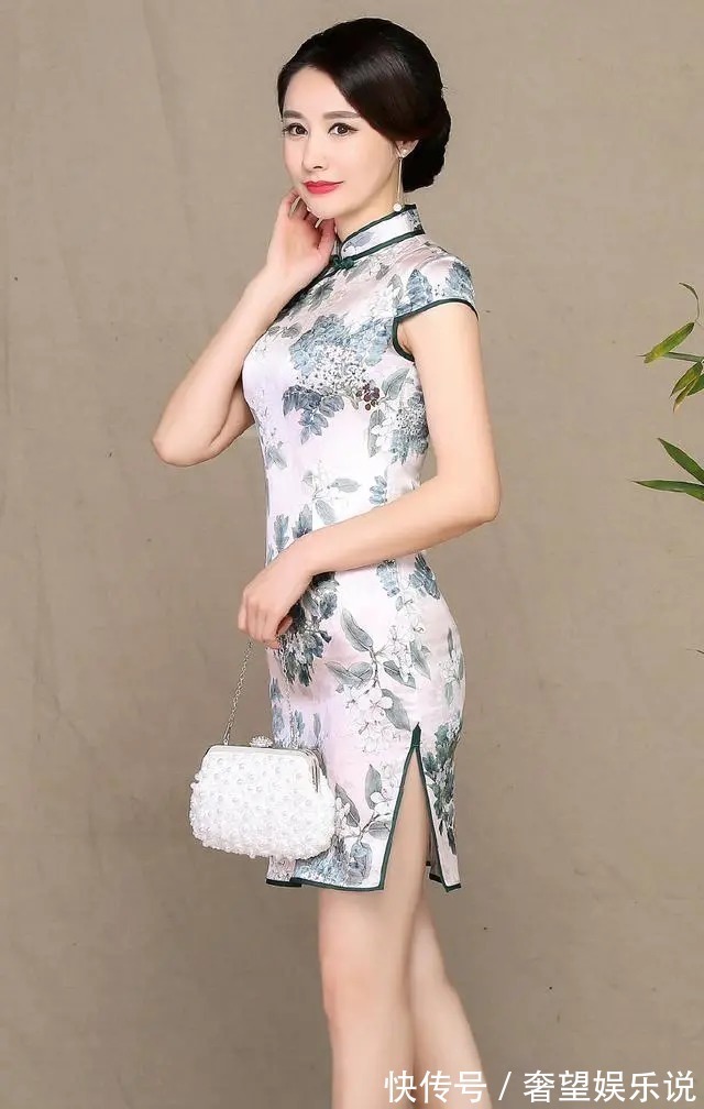 真丝|凸显饱满身姿的真丝短款旗袍，你被迷住了吗？