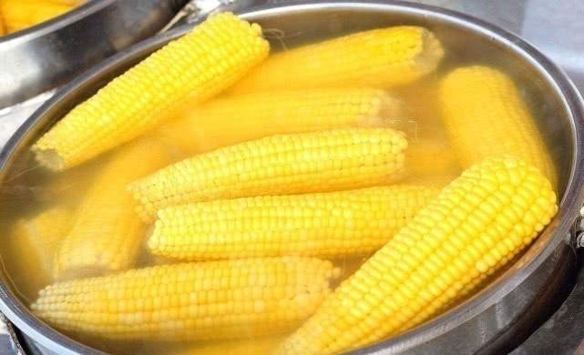 煮玉米时记得加点它，煮好的玉米又香又甜，小孩子特别爱吃