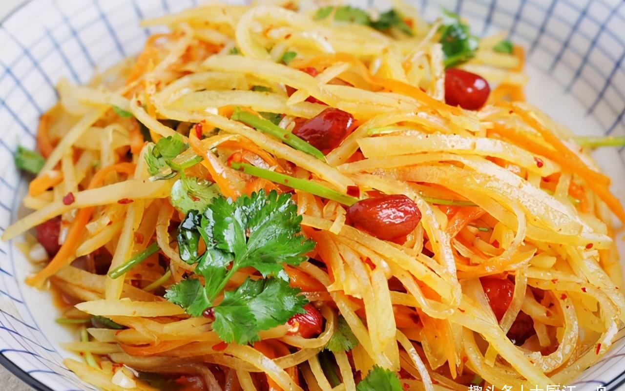 炒土豆丝,什么时候放醋很关键,大厨教你一招,随便炒都爽脆好吃
