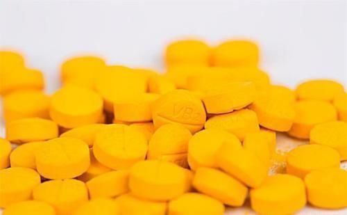 克星|几块钱一瓶的维生素B2却是高血压的“克星”!大多数人都不知道