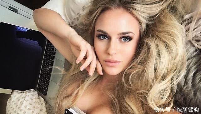 金发|金发健身美女, 雪地练深蹲, 包臀裙彰显翘臀魅力!