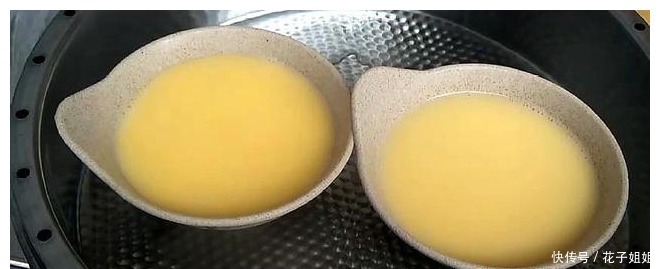 鸡蛋|鸡蛋不要炒着吃了,大厨教你新做法,简单又好吃,一次5个不够吃!