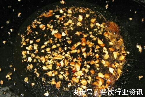 冰糖|半碗酱油搞定一只鸡——沙姜酱油鸡，入味鲜嫩，口口香醇