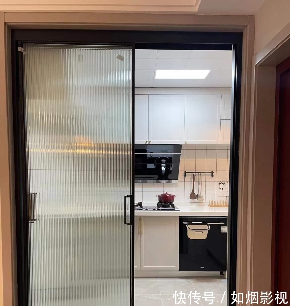 玻璃|江蘇30歲獨居女主,拒絕“過度裝修”,網友:你可以搬出去住嗎