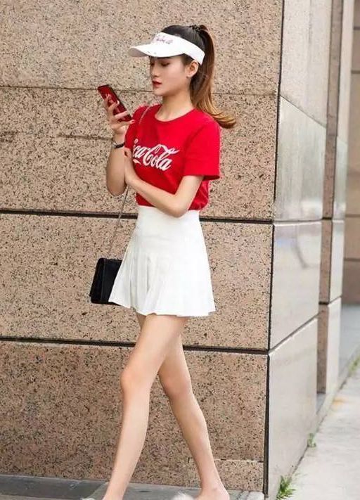 街拍:时尚靓丽的小姐妹,身姿姣好曲线优美