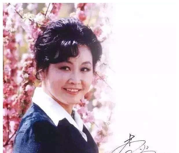 时代|都是女高音歌唱家,都奉献很多经典,郭兰英和李谷一谁唱得更好