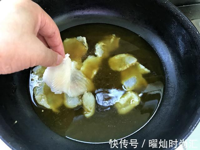 鱼片|同事懵了,不相信做酸菜鱼这么简单,鱼片完整不碎,连汤都很鲜