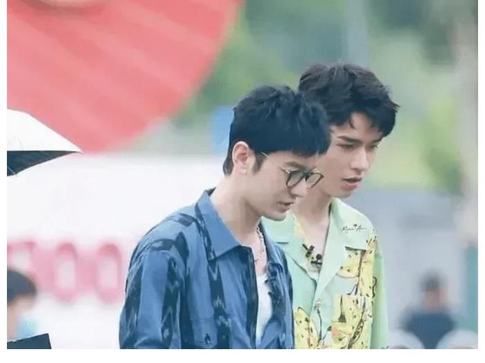 路透社|《中餐厅5》路透:丁真姚安娜去超市购物,姚安娜被是素人气质!