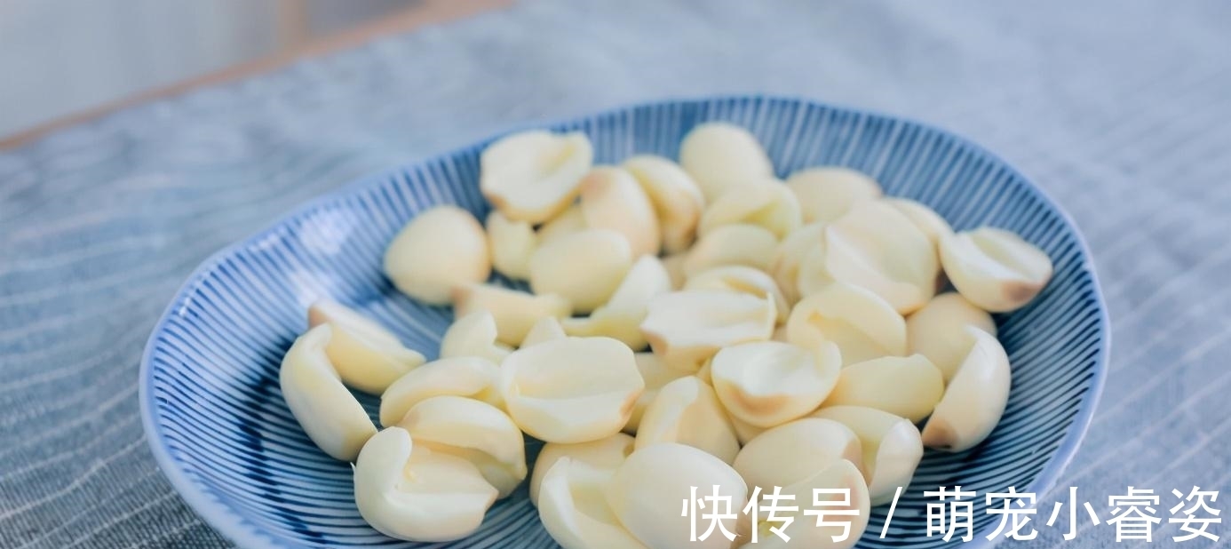 燕麦|牛奶和它是天生一对,隔3天吃一次,小脸红润水灵,像剥壳的鸡蛋