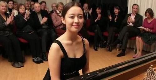 有种纯素颜叫郎朗妻子, 气质降低颜值成迷, 网友: 这是换头了