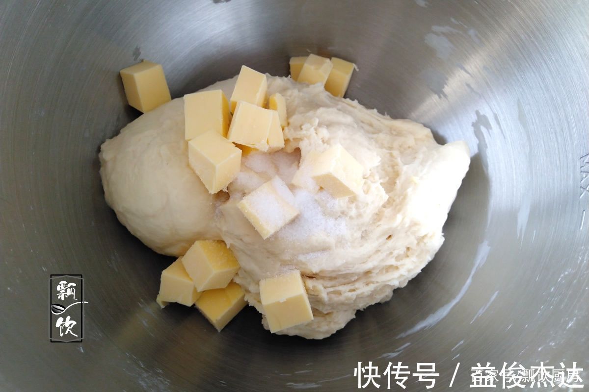 面包做不好,不是手艺不行,首先是面粉没用对,跟我做,面包拉丝