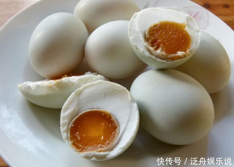 加盐|腌咸鸭蛋,只加盐可不行,多做2步,1周就腌好,个个起沙还流油