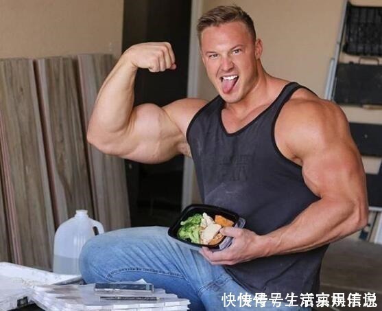 健身房|美国最强壮装修工,8块腹肌超级明显,上班常被女业主邀请吃饭!