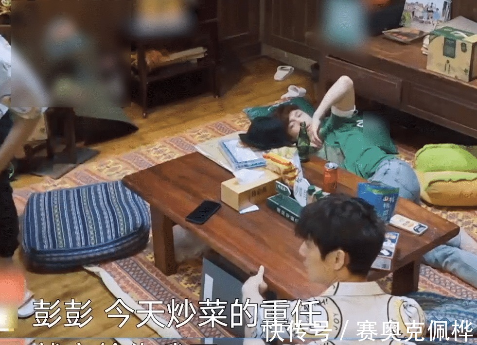 何炅|向往5下期玩泼水，张艺兴成“围攻对象”，黄渤的做法展现真感情