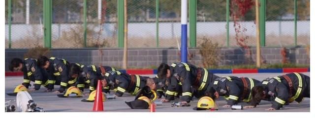 《滚烫人生》寓教于乐,8位哥哥团魂燃烧,白举纲2次犯错队友受罚