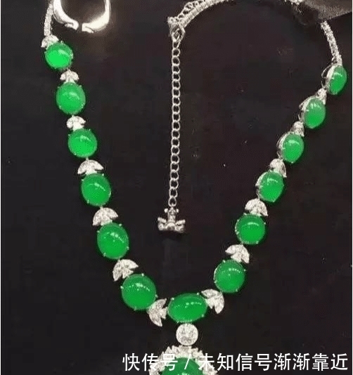 确认过眼神!今年最完美的赌石,1吨重玻璃种帝王绿估价5亿