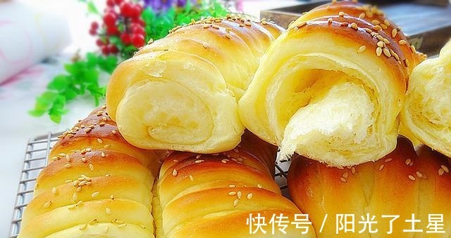 自制面包不松软，试试这个配方一次发酵绵软拉丝，三天也不硬！