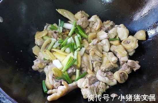 味道鲜美,香气扑鼻,比酸菜鱼还好吃,我家常吃的家常菜