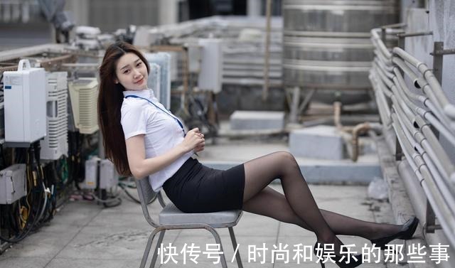 短裙 白色衬衫干练又经典,搭配包臀黑色短裙,修身又有型!