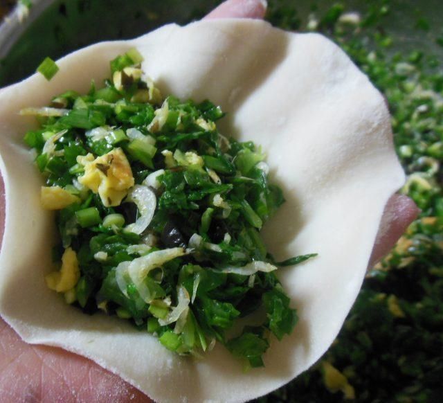 无油三鲜韭菜盒,皮薄馅大,配上一碗粥,早餐吃着超满足