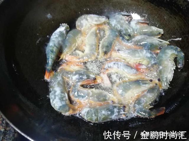 避风塘虾|避风塘罗氏虾,香酥的外壳,包裹着脆爽的虾肉,别提多美味